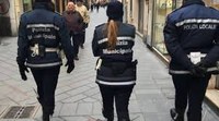 16/04/2019 - Polizia locale. Esibire un bastone estensibile con i propri colleghi può fare scattare la sospensione dal servizio.